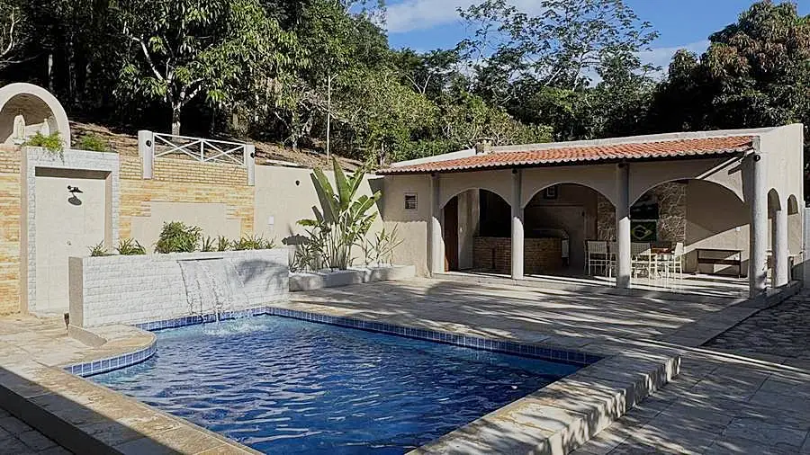 A piscina no meio da tarde